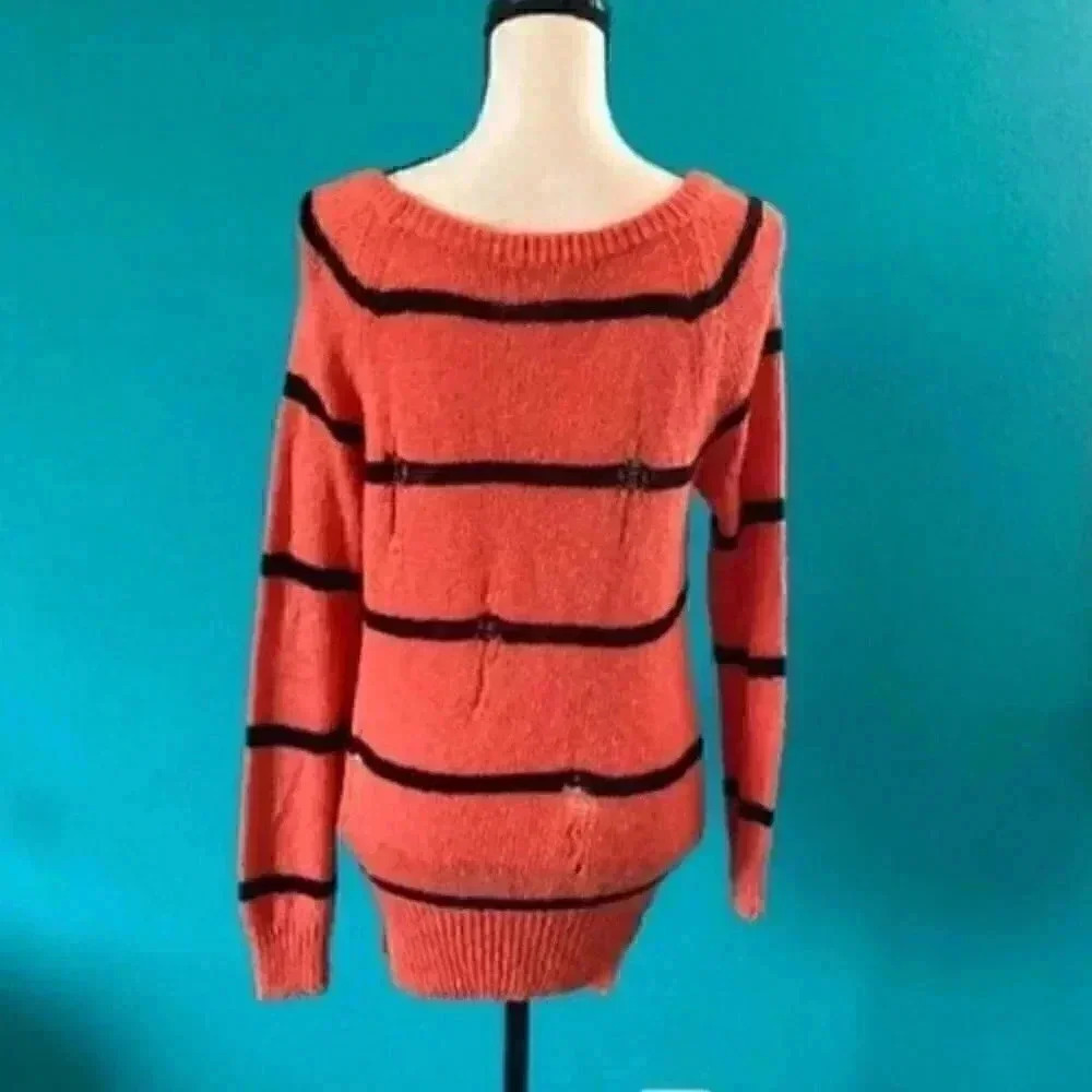 Love by design orange sweater in size small - Picture 4 of 5